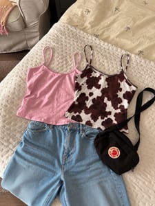 Damen nom Originals Spaghetti Soft Tops in Strawberry und Cow Muster – Größe XL/XXL – Rosa/Braun