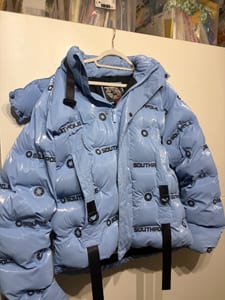 Herren Glänzende Steppjacke mit Logo-Aufdruck – Winterjacke – Größe M – Blau